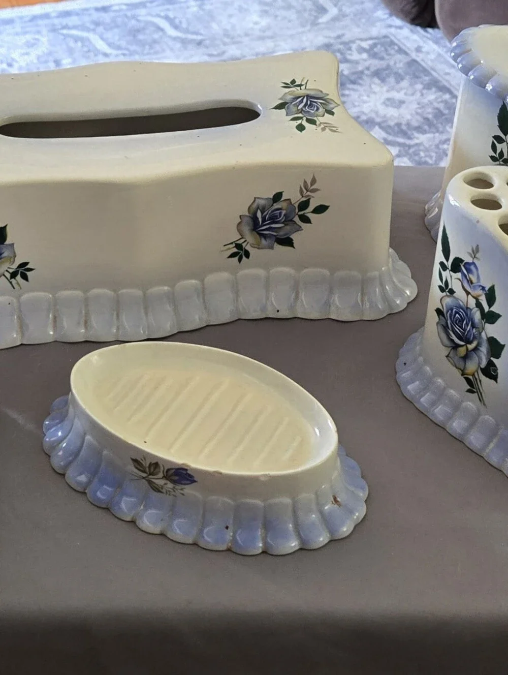 Vintage 1983 Gator Mold Co Ceramic Bathroom Set Blue Cottage Rose 5pc